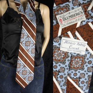 Vintage des années 1970 Miracle tissu cravate 100 % Polyester marron bleu et blanc rayure en diagonale du cou cravate Bosco Astoria