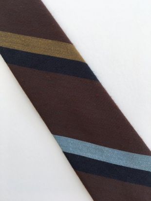 Vintage 60 's cravate cravate marron avec bleu marine, lumière bleue et dorée jaune rayures diagonales