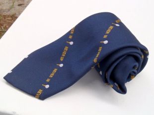 Vintage 1980 s bleu marine jamais jusqu'à jamais dans le Club de Golf Pin Stripe nouveauté cravate