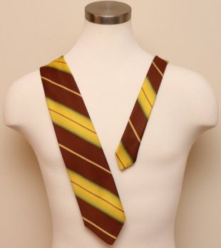 Cravate rayure en diagonale marron, jaune, vert des années 1970 Vintage / Wembley