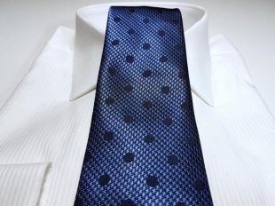Cravate en soie à pois avec pied de poule bleu marine