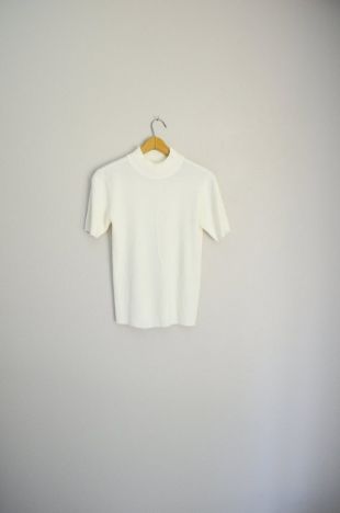 ivory ribbed mock turtleneck short sleeve knit cotton blouse -- small / med