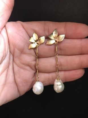 Boucles d'oreilles Freshwater Pearl Gold Drop; Boucles d'oreilles en or Wild Orchid Pearl Stud Dangling; Boucles d'oreilles en or en perle d'orchidée; Boucles d'oreilles en perle de pomme de terre;