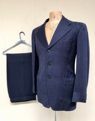 Vintage des années 1940, costume bleu marine à fines rayures, des années 40 bleu laine unique à poitrine large revers veste et pantalon, taille 40 Regular