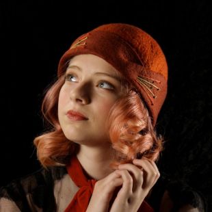 Chapeau cloche en terre cuite Orange feutré de laine w/contrastant broderie - à la main en laine feutrée chapeau - chapeau de laine Orange - 1930 ' s Style Cloche