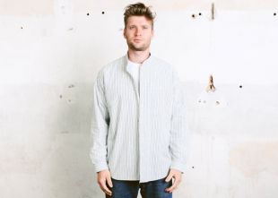 Chemise rayée sans col. Hommes vintage des années 90 rayé chemise bleu bande col bouton vers le bas chemise Workwear minimaliste chemise. taille moyenne M