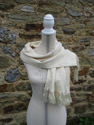 Écharpe en soie crème. Écharpe en soie des années 1940. Vêtements vintage. Écharpe en soie des années 1930. Abbaye de Downton. Vêtements des années de guerre. Steampunk. Cadeau vintage Unisex