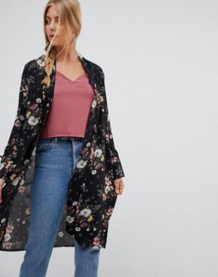 QED London - Kimono en satin fleuri à passepoils | ASOS