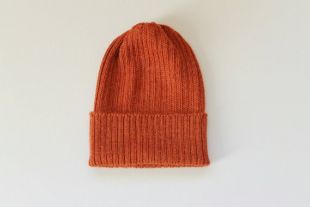 PRÊT À ÊTRE EXPÉDIER. Rouille / Burnt Orange bonnet pour les adultes. 100 % alpaga - fabriqué à la main en Ecosse. Tricoté unisexe bonnet côtelé 2 x 2.