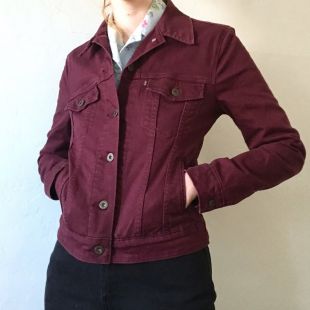 Levis burgundy denim jacket worn by Abby (Elisha Cuthbert) in The Ranch  Season 4 Episode 6 | Spotern