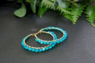 boucles d'oreilles bleues de cerceau d'opale, boucles d'oreilles éthiopiennes enveloppées de fil