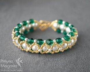 Bracelet en perles vert émeraude et blanc. Réglable 6.5"- 8.5" bracelet en cordon tressé avec perles de rocaille or, perle Swarovski et perles de verre.