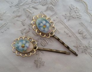 Les demoiselles d’honneur mariée ANTIQUE Marguerite camée Floral cheveux Pins Set de deux cheveux accessoires mère de la mariée peint à la main or victorienne ovale