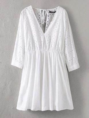 Robe avec nœud et broderie anglaise