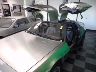 DeLorean DMC-12 (1981) réplique 2016:2017