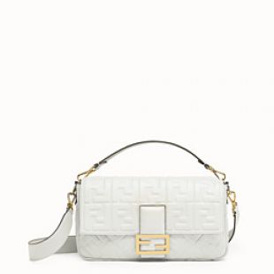 Leather bag in white