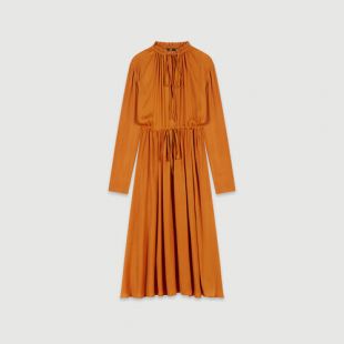 Robe en satin coulissée à la taille