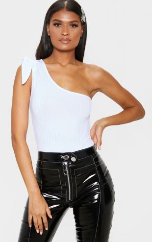 Body côtelé blanc à manche unique nouée