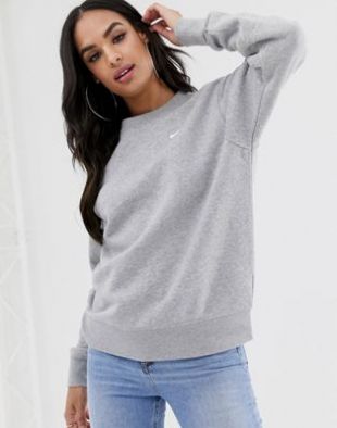 Nike - Sweat-shirt oversize avec petit logo virgule - Gris | ASOS