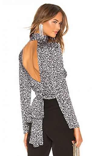 L'Academie TOP CROPPED SUZANNE en Abstract Cheetah | REVOLVE