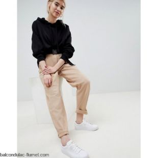 Tapered Jeans With Curved Seams And Belt In Sand High