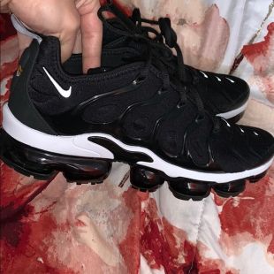Kendall Jenner & Her Blacked-Out Nike Air VaporMax Plus
