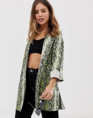 Bershka - Trench en similicuir imprimé serpent | ASOS