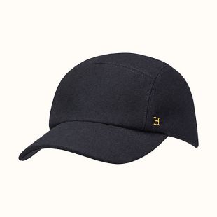 Casquette Nevada Hermes Porte Par Soolking Dans Soolking Bebe Allo Clip Officiel Prod By Rzon Spotern