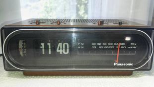 Vintage Style Flip alarme Radio réveil Panasonic RC 6015 / / « Back to the Future » modèle