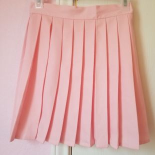 Pink Pleat­ed Skirt