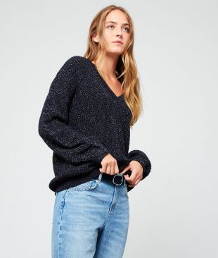 Pull à fils métallisés en grosse maille