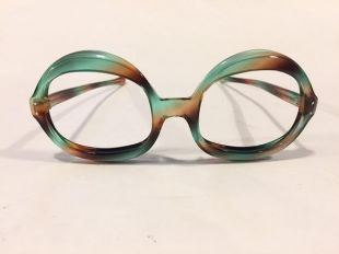 Cadres de lunettes Suntimer Purple Swirl des années 60 non portés (fr) Nouveau vieux stock (en anglais seulement) Lunettes vintage Green et Purple Swirl 70s NOS - France Belles lunettes de soleil