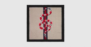 Gucci Écharpe en soie GG avec imprimé Web et serpent