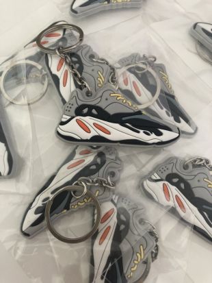 YEEZY 700 Wave Runner  2D