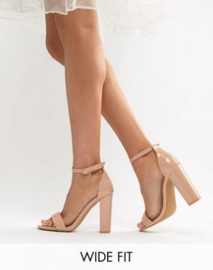 Glamorous Wide Fit - Sandales minimalistes vernies à talons carrés - Beige | ASOS