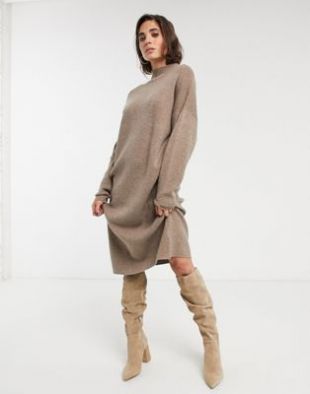 Topshop - Robe mi-longue en maille à col montant - Vison | ASOS