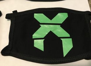 masque de bouche vert néon d'excision