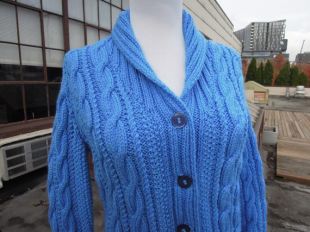 Vintage 60s Câble bleu vif Collier châle Cardigan Sweater acrylique pêcheur fait main tricot à la main des années 1960 femmes M L 70s turquoise
