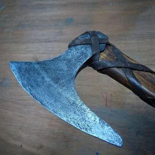 Hache Viking Ragnar Lothbrok - Acier Au Carbone Forgé Main - Avec Gaine - Neuf