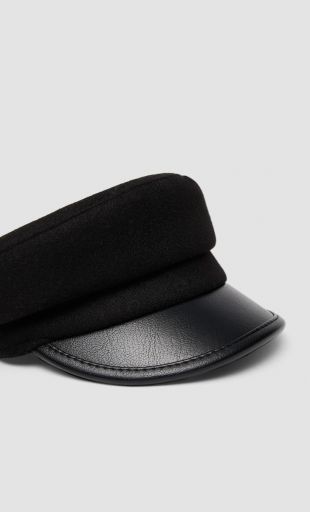 Casquette de marin avec visière similicuir - Bonnets et chapeaux femme | Stradivarius France