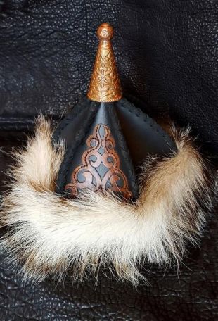 Casque en cuir « Khan » avec les Huns ornent les motifs en cuir véritable, 100 % fait main ! Moyen-âge, larp, Nomad,