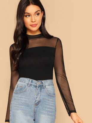 Top avec col montant et épaules en tulle