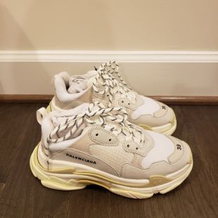 Train­ers Triple S