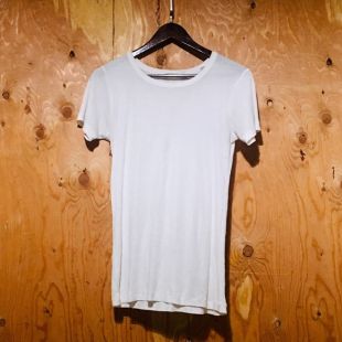 Es­sen­tial Crew­neck Top