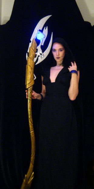 Sceptre de Loki   allume   pleine échelle (5 1/2 pieds de haut)   sur commande