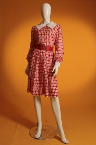 vintage 1960's / 70's Red and White Geometric Spot Pattern Pleated Secretary Shirtdress par 'Peter Barron London' UK Size 12 US 8