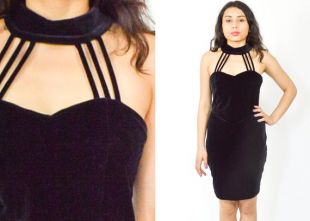 ROBE DE VELOURS DE CAGE. Vintage robe de velours noir des années 90. Grunge minimaliste Mod Mod Mini robe. Corps de collier con et lanières tour de cou Taille S/M