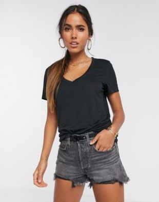 Vero Moda - T-shirt con scollo a V nera