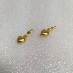 Boucle d'oreille en or Dainty coeur. Boucle d'oreille goutte tous les jours. charme de coeur soufflé. petite boucle d'oreille en or. élégant cadeau de jeton d'amour pour elle.