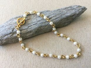 Delicate Pearl Chain Bracelet, Multi Pearl Gold Chain, Dainty Link Bracelet, Women's Gold Pearl Bracelet, Toggle Clasp White Pearl Bracelet